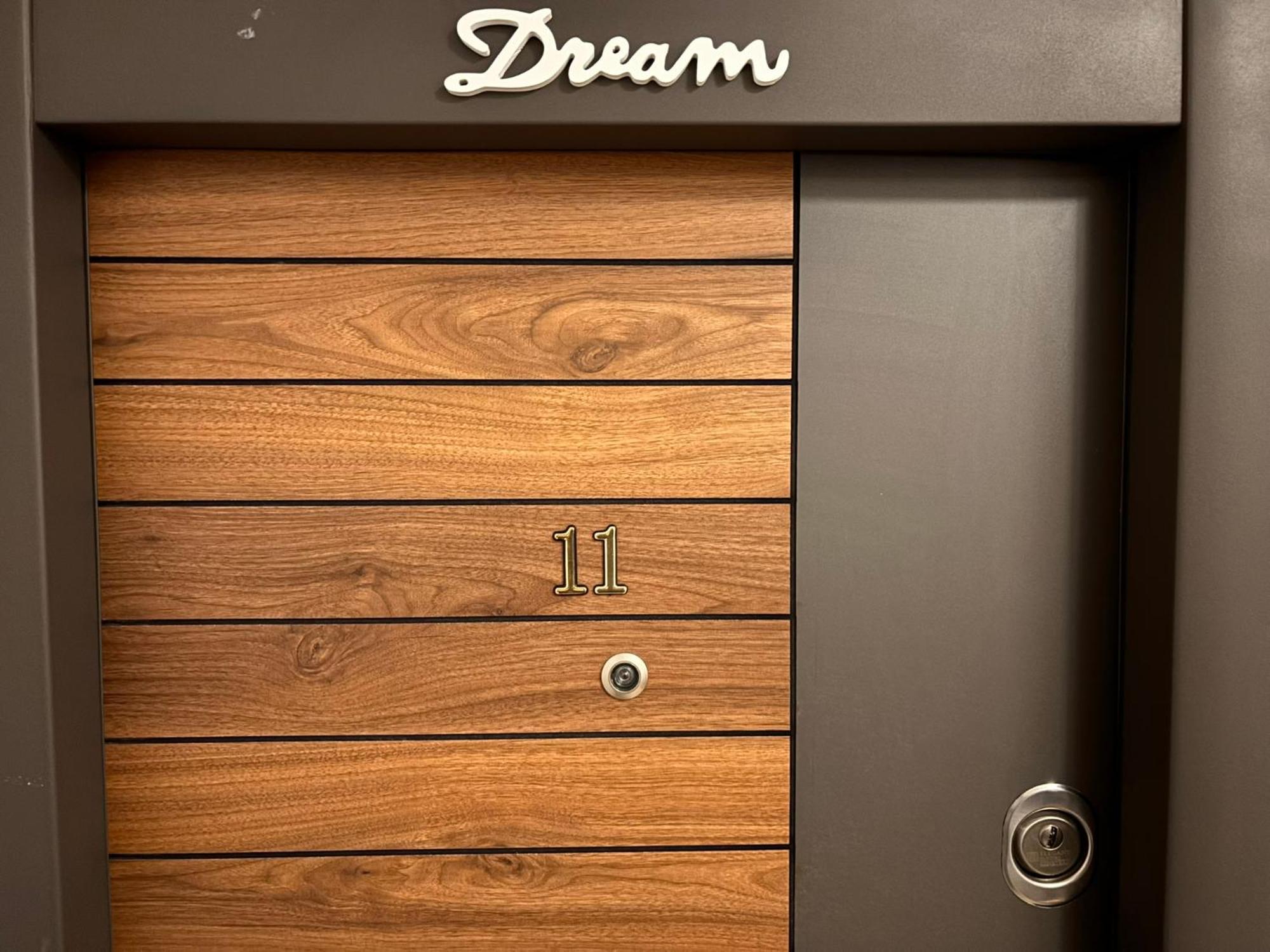 Dream - Large Apartament With Freeparking In A Quietarea Just 10 Minutes Away From City Center Bistriţa Buitenkant foto