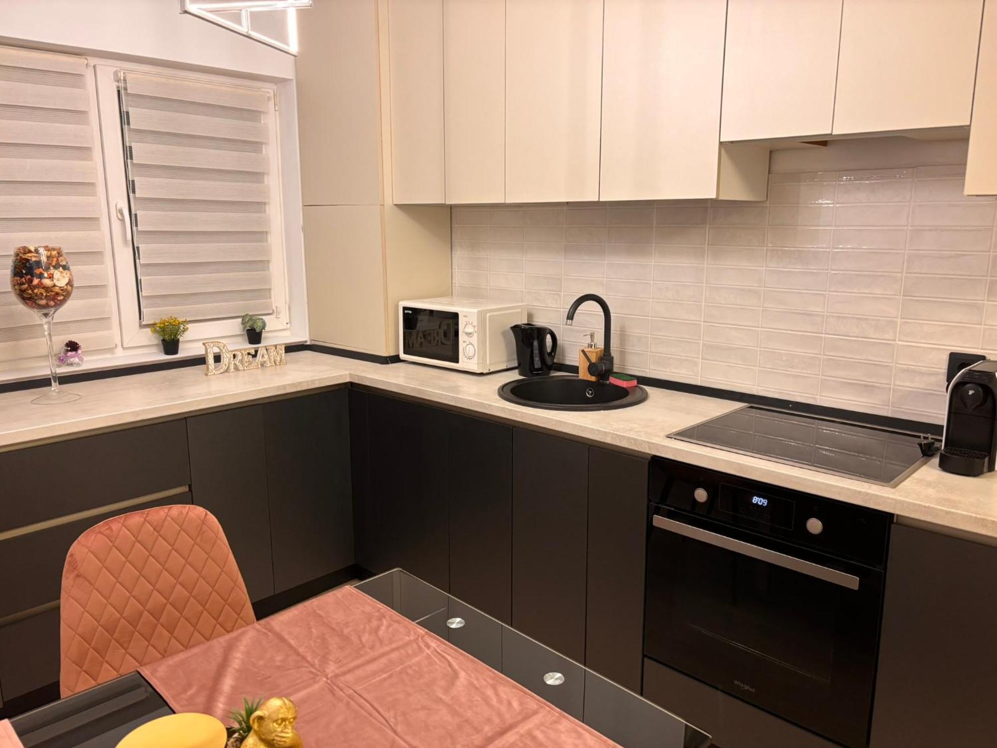 Dream - Large Apartament With Freeparking In A Quietarea Just 10 Minutes Away From City Center Bistriţa Buitenkant foto