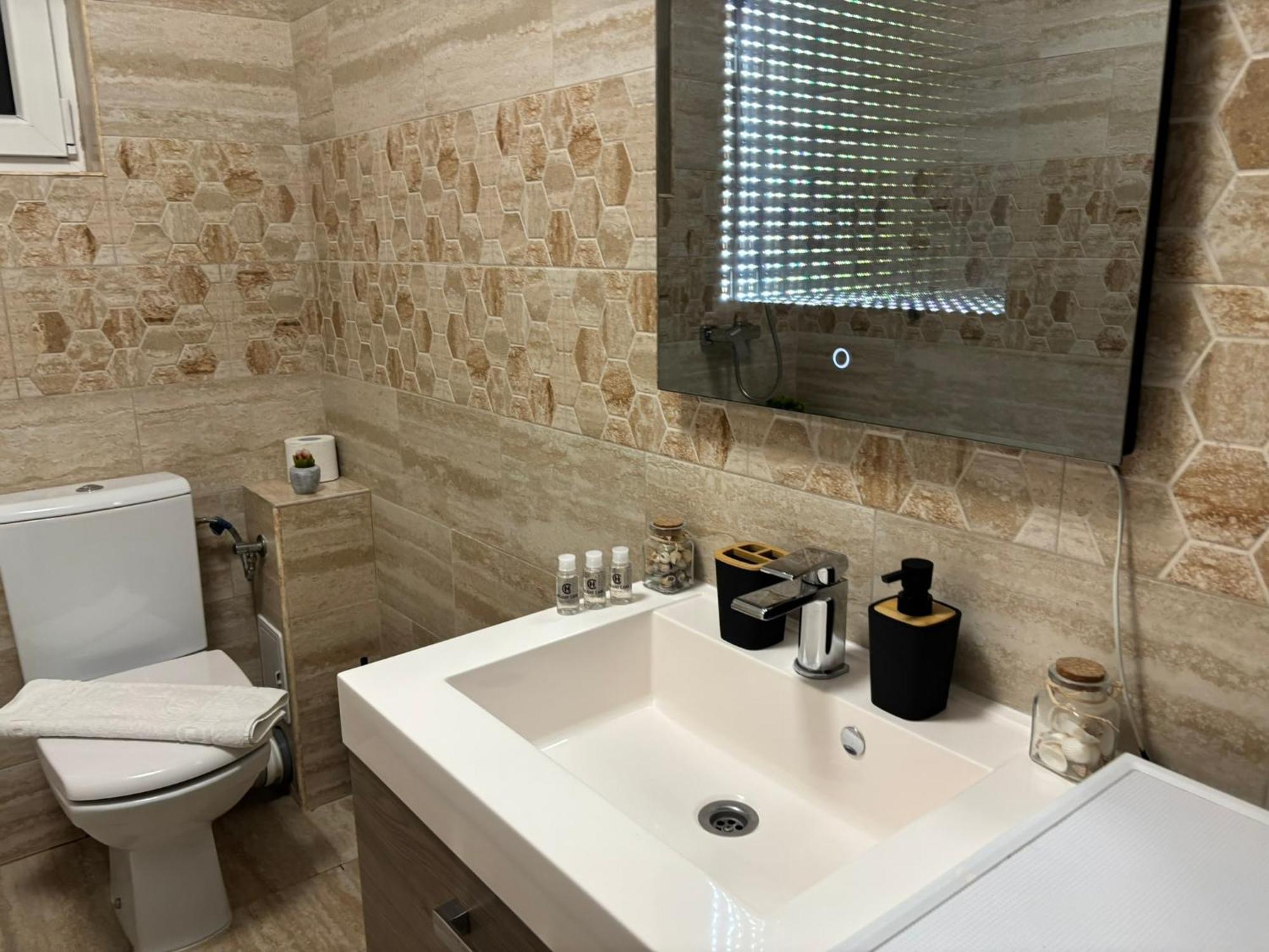 Dream - Large Apartament With Freeparking In A Quietarea Just 10 Minutes Away From City Center Bistriţa Buitenkant foto