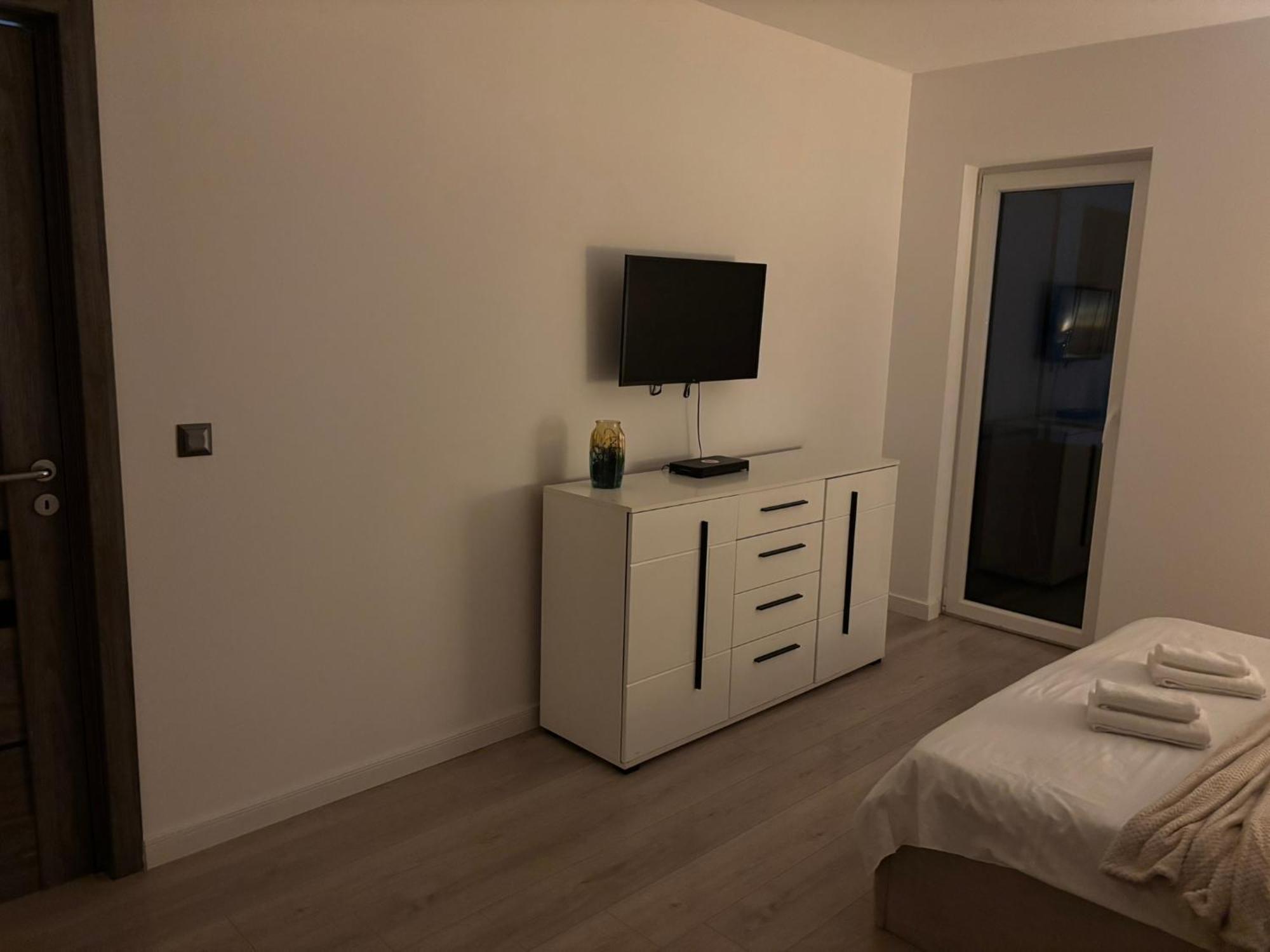 Dream - Large Apartament With Freeparking In A Quietarea Just 10 Minutes Away From City Center Bistriţa Buitenkant foto