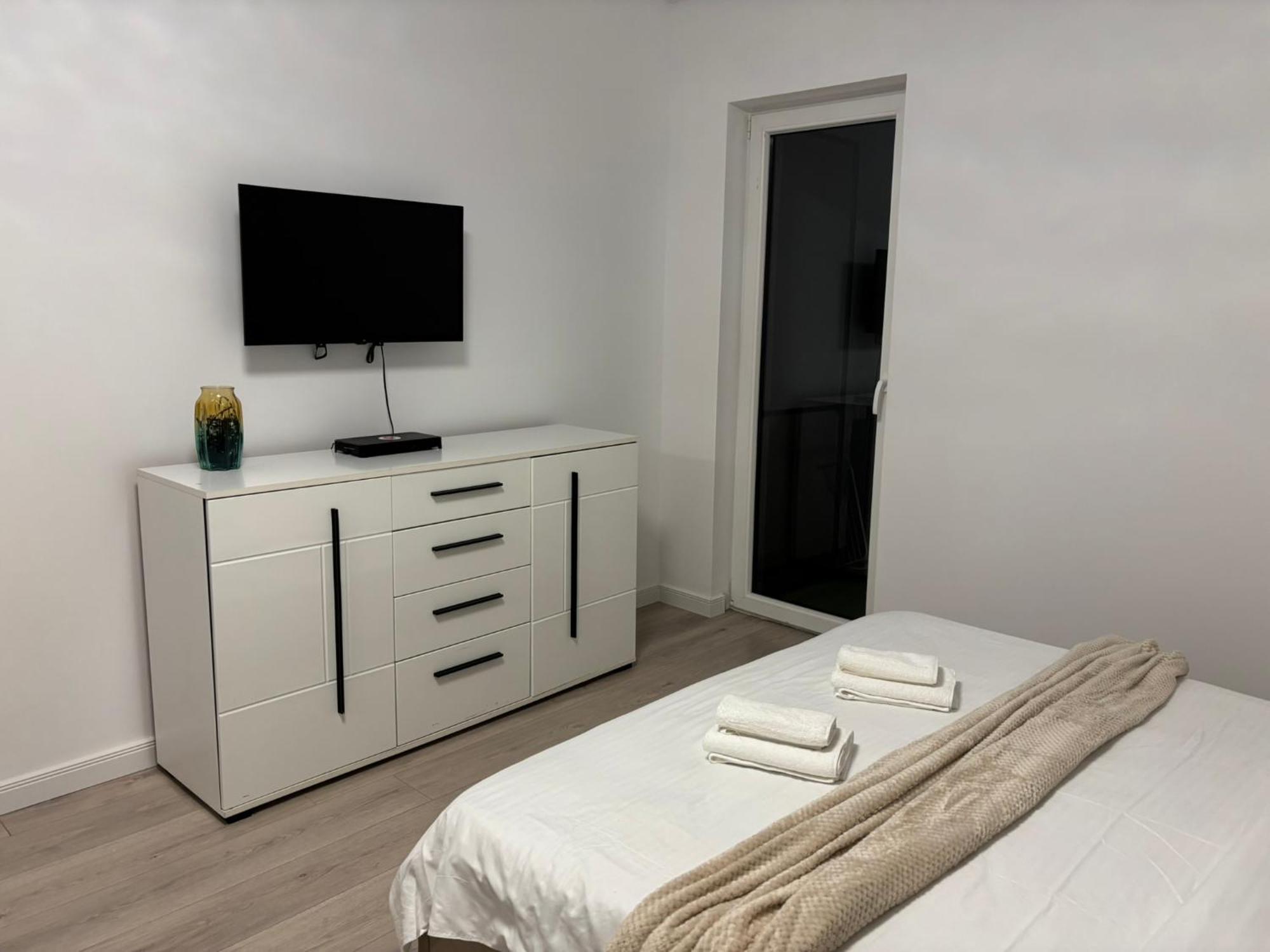 Dream - Large Apartament With Freeparking In A Quietarea Just 10 Minutes Away From City Center Bistriţa Buitenkant foto